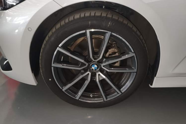 Used BMW 3 Series 2024 325Li M Sport Package Exterior 4