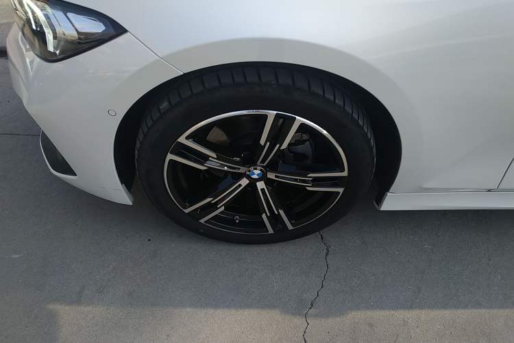 Used BMW 3 Series 2024 325i M Sport Package Exterior 4