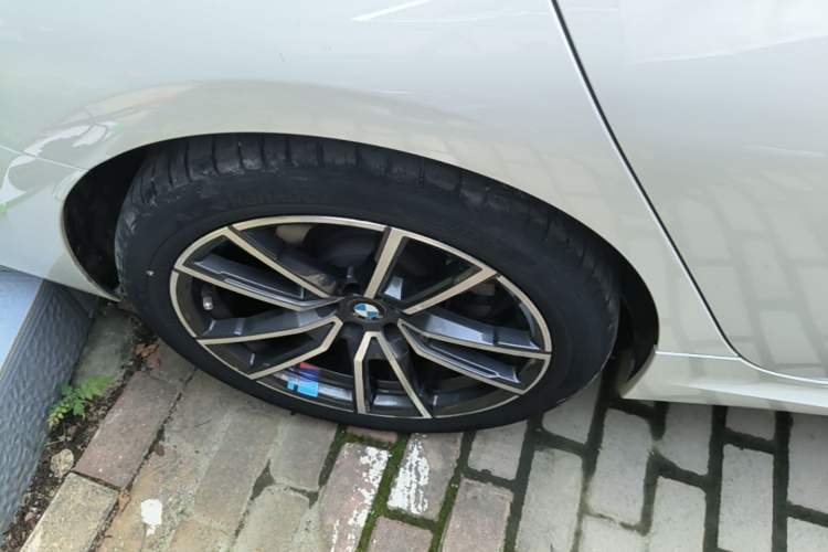 Used BMW 3 Series 2024 320i M Sport Package Exterior 5