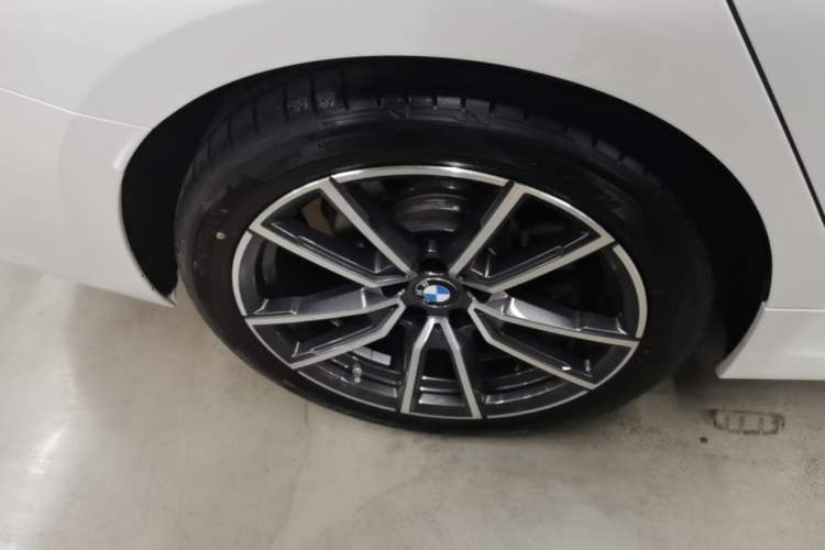 Used BMW 3 Series 2024 320i M Sport Package Exterior 5