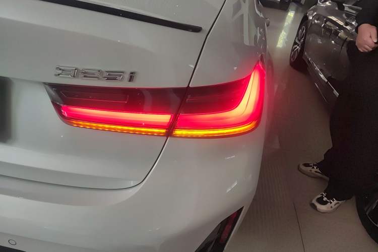 Used BMW 3 Series 2024 325i M Sport Night Edition Package Exterior 6