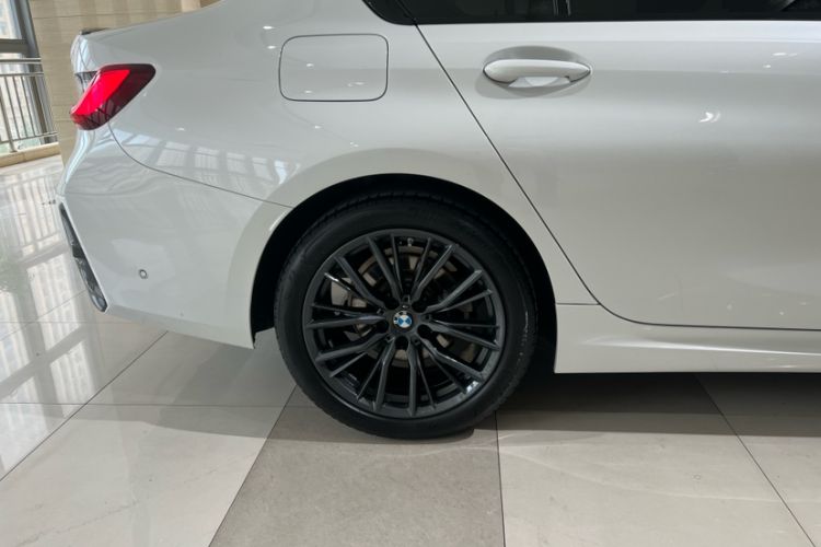 Used BMW 3 Series 2024 325i M Sport Night Edition Package Exterior 9