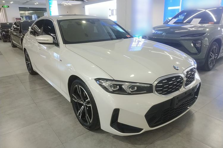 Used BMW 3 Series 2024 325i M Sport Package Front Right 45 Deg