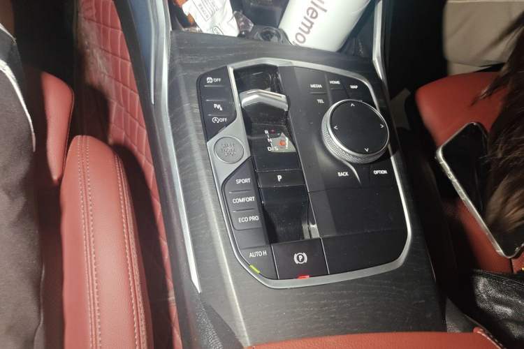 Used BMW 3 Series 2024 325i M Sport Package Gear Lever
