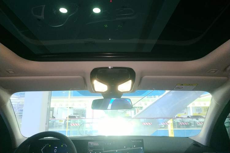 Used BMW 3 Series 2024 325i M Sport Package Headliner