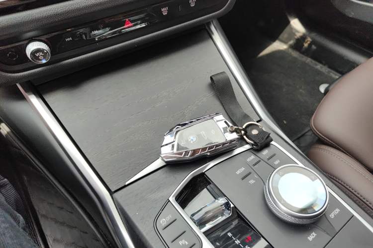 Used BMW 3 Series 2024 325i M Sport Package Interior 1