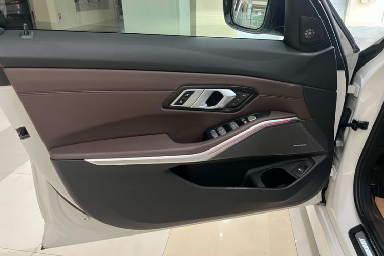 Used BMW 3 Series 2024 325i M Sport Night Edition Package Interior 10