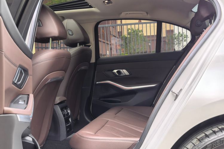 Used BMW 3 Series 2024 320i M Sport Package Interior 5