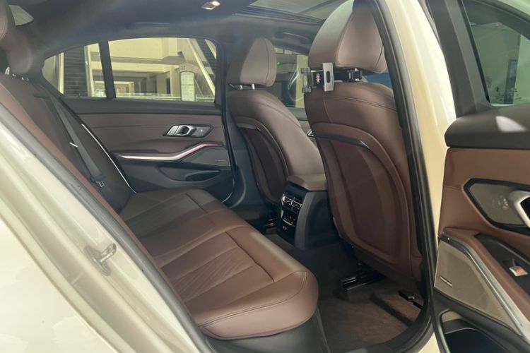 Used BMW 3 Series 2024 325i M Sport Night Edition Package Interior 9