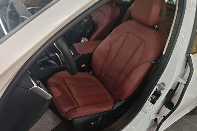 Used BMW 3 Series 2024 325i M Sport Package Left Front Seat