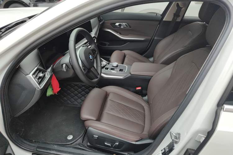 Used BMW 3 Series 2024 325i M Sport Package Left Front Seat