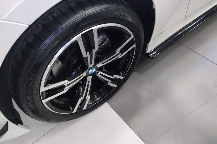 Used BMW 3 Series 2024 325i M Sport Package Left Front Wheel Hub