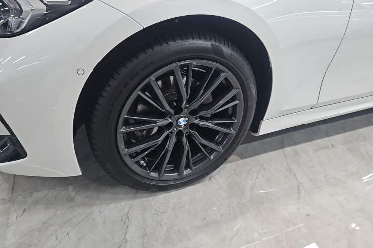 Used BMW 3 Series 2024 325Li M Sport Night Edition Package Left Front Wheel Hub