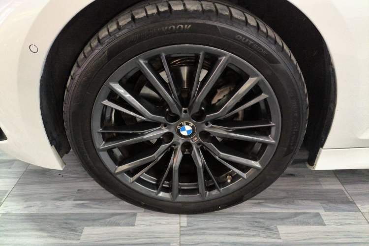 Used BMW 3 Series 2024 325Li M Sport Night Edition Package Left Front Wheel Hub