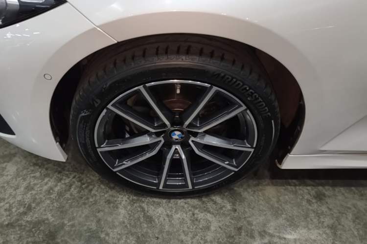 Used BMW 3 Series 2024 325Li M Sport Package Left Front Wheel Hub