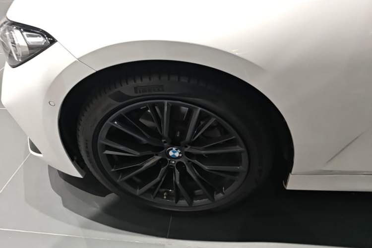 Used BMW 3 Series 2024 325i M Sport Night Edition Package Left Front Wheel Hub