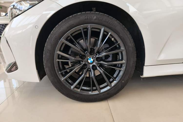 Used BMW 3 Series 2024 325Li M Sport Night Edition Package Left Front Wheel Hub