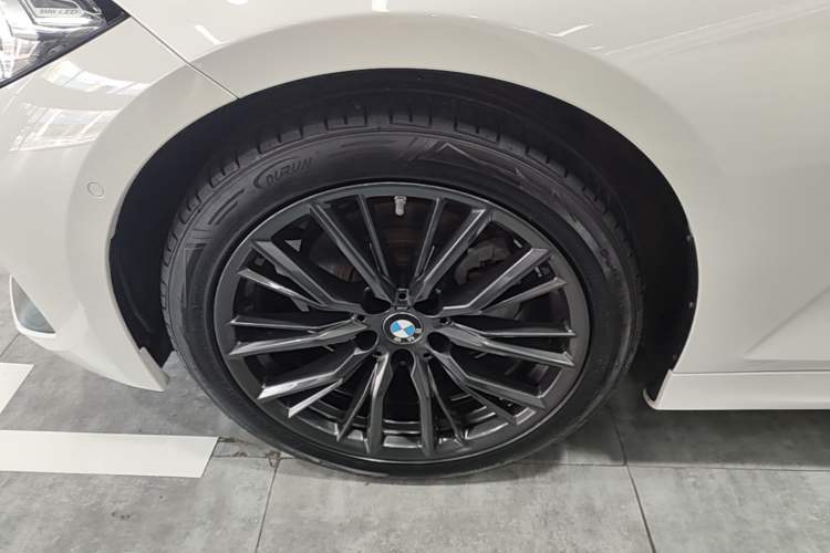 Used BMW 3 Series 2024 325Li M Sport Night Edition Package Left Front Wheel Hub