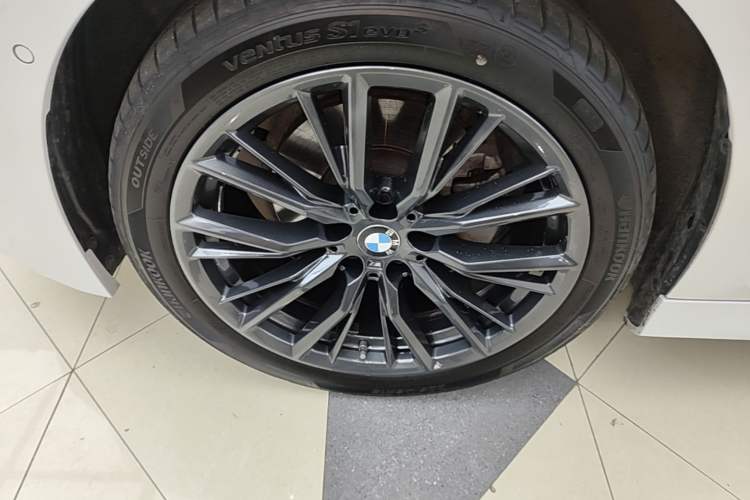 Used BMW 3 Series 2024 325Li M Sport Night Edition Package Left Front Wheel Hub