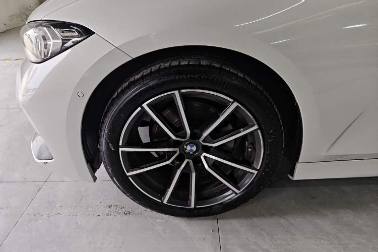 Used BMW 3 Series 2024 325Li M Sport Package Left Front Wheel Hub