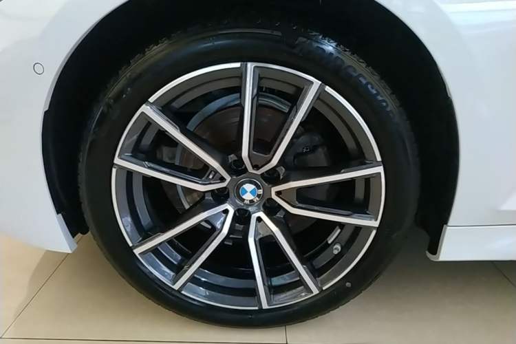 Used BMW 3 Series 2024 325Li M Sport Package Left Front Wheel Hub