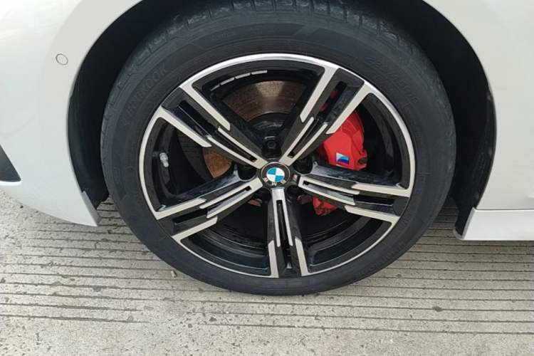 Used BMW 3 Series 2024 325i M Sport Package Left Front Wheel Hub
