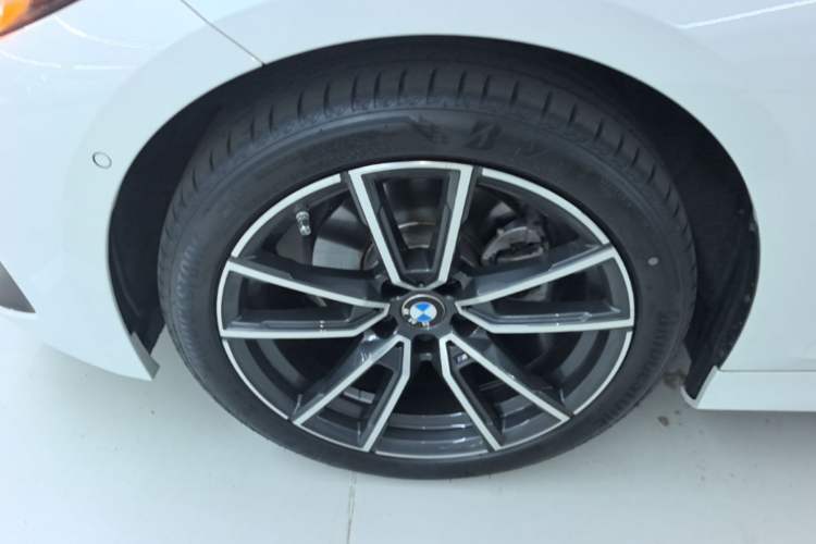 Used BMW 3 Series 2024 325Li M Sport Package Left Front Wheel Hub