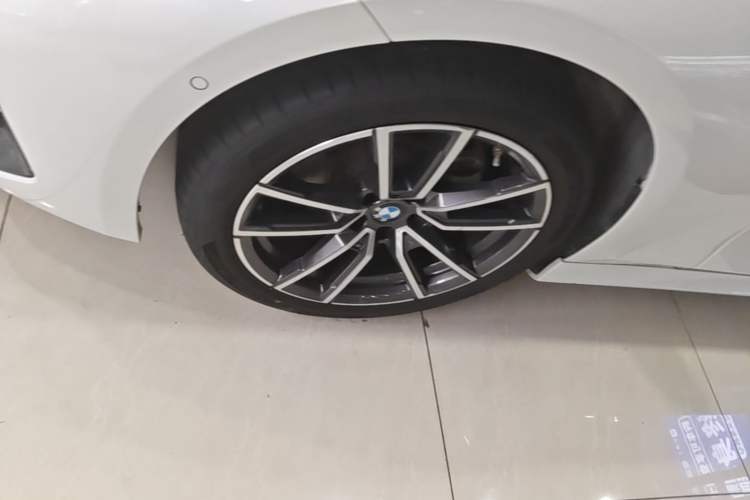 Used BMW 3 Series 2024 325Li M Sport Package Left Front Wheel Hub