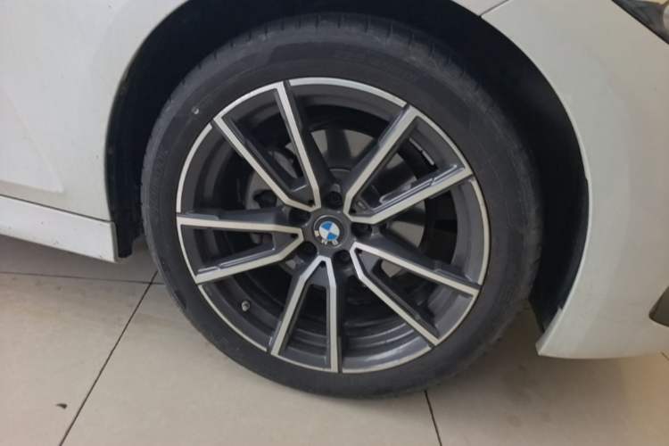 Used BMW 3 Series 2024 320Li M Sport Package Left Front Wheel Hub
