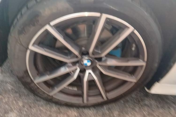 Used BMW 3 Series 2024 325Li M Sport Package Left Front Wheel Hub