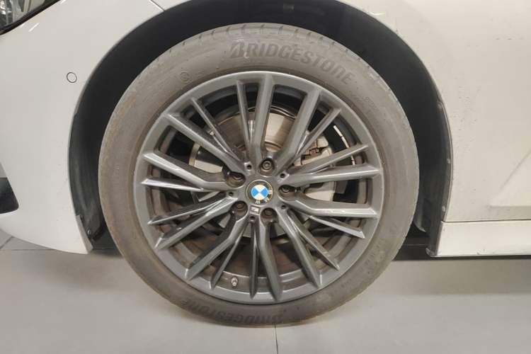 Used BMW 3 Series 2024 325i M Sport Night Edition Package Left Front Wheel Hub