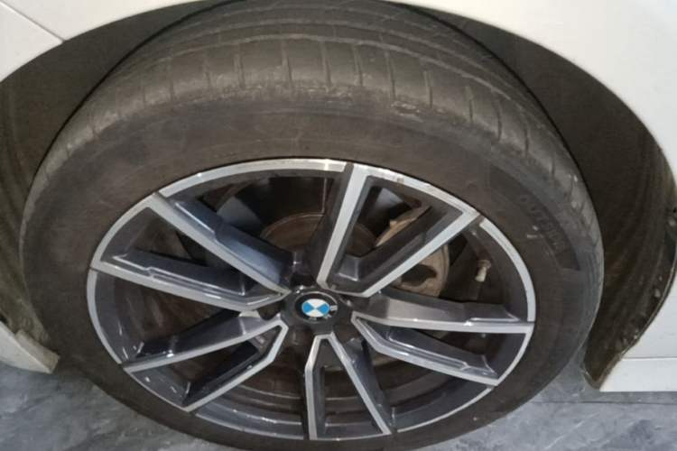 Used BMW 3 Series 2024 325Li M Sport Package Left Front Wheel Hub