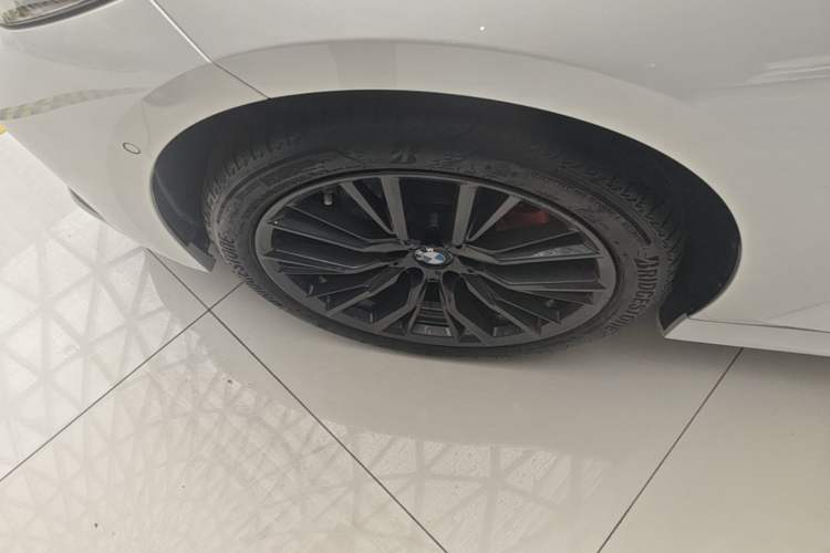 Used BMW 3 Series 2024 325i M Sport Night Edition Package Left Front Wheel Hub