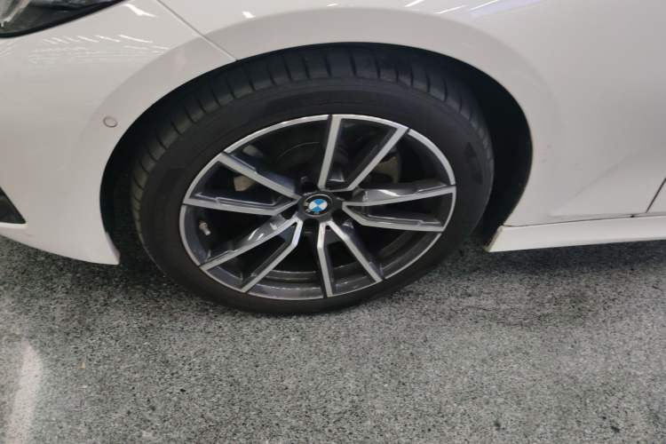 Used BMW 3 Series 2024 325Li M Sport Package Left Front Wheel Hub