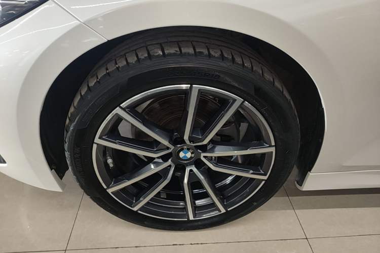 Used BMW 3 Series 2024 320Li M Sport Package Left Front Wheel Hub