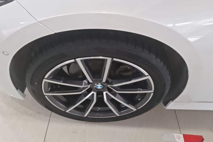 Used BMW 3 Series 2024 325Li M Sport Package Left Front Wheel Hub