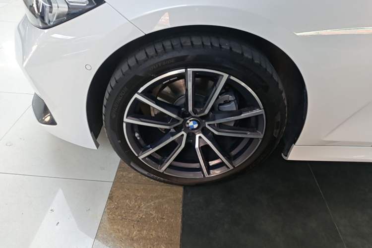 Used BMW 3 Series 2024 325Li M Sport Package Left Front Wheel Hub