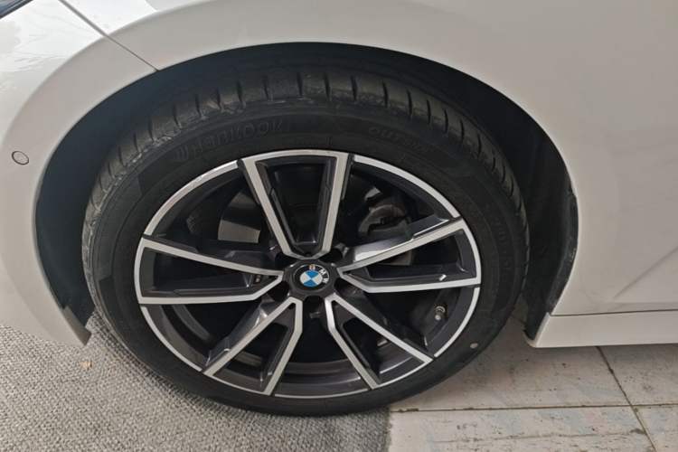 Used BMW 3 Series 2024 325Li M Sport Package Left Front Wheel Hub