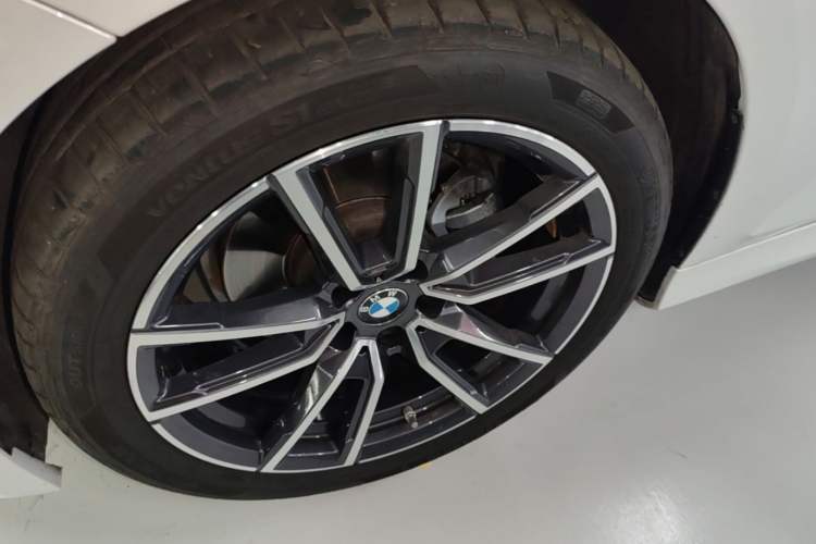 Used BMW 3 Series 2024 325Li M Sport Package Left Front Wheel Hub
