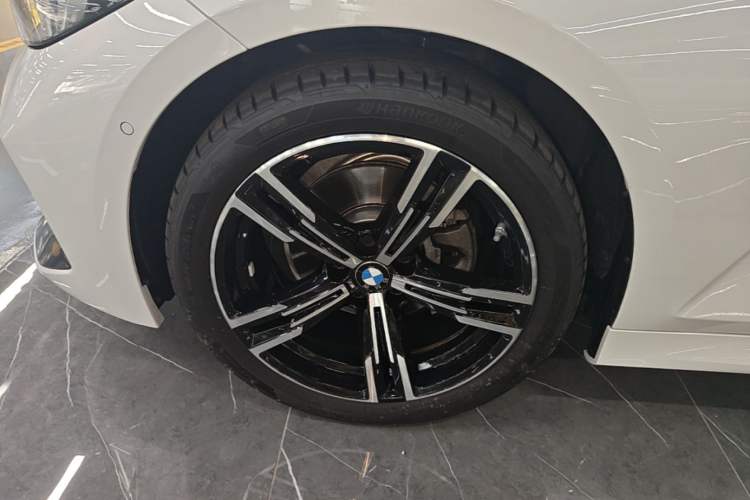 Used BMW 3 Series 2024 325i M Sport Package Left Front Wheel Hub