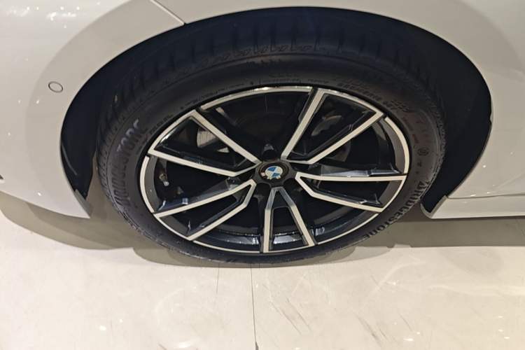 Used BMW 3 Series 2024 325Li M Sport Package Left Front Wheel Hub