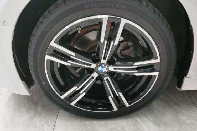 Used BMW 3 Series 2024 325i M Sport Package Left Front Wheel Hub