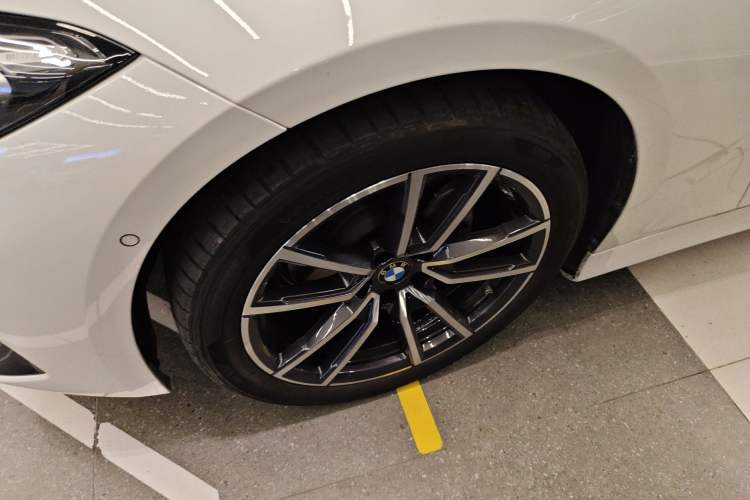 Used BMW 3 Series 2024 325Li M Sport Package Left Front Wheel Hub