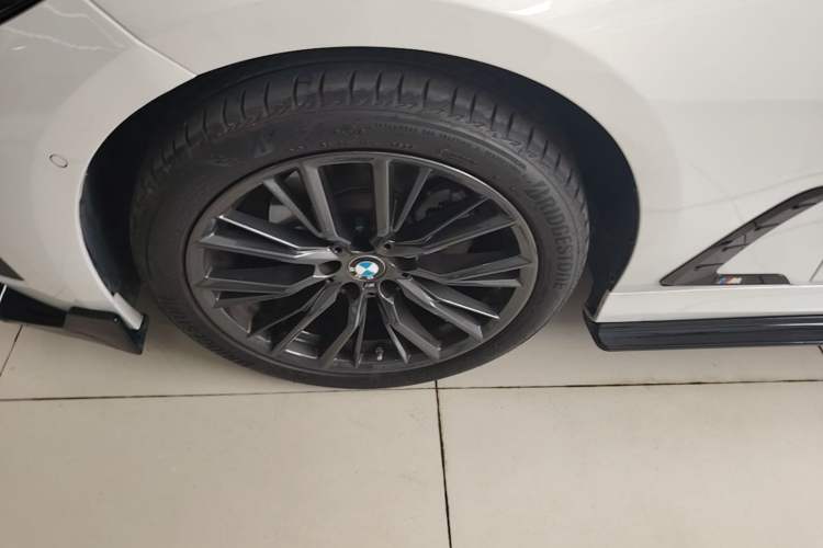 Used BMW 3 Series 2024 325i M Sport Night Edition Package Left Front Wheel Hub