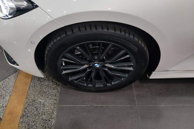 Used BMW 3 Series 2024 325i M Sport Night Edition Package Left Front Wheel Hub