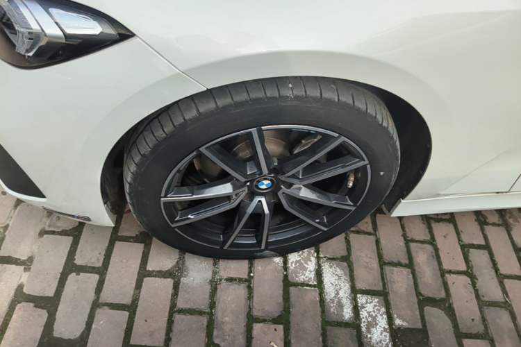 Used BMW 3 Series 2024 320i M Sport Package Left Front Wheel Hub