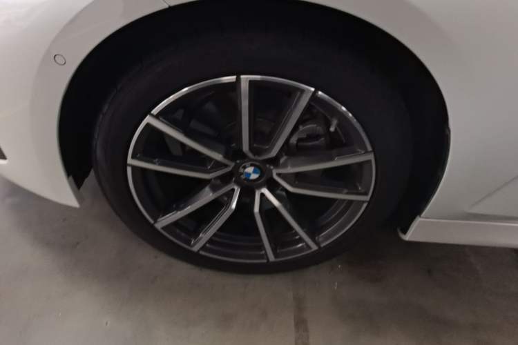 Used BMW 3 Series 2024 325Li M Sport Package Left Front Wheel Hub