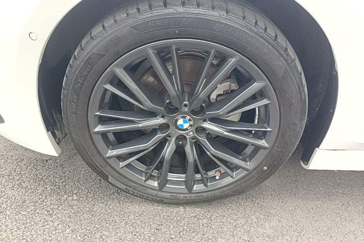 Used BMW 3 Series 2024 325Li M Sport Night Edition Package Left Front Wheel Hub