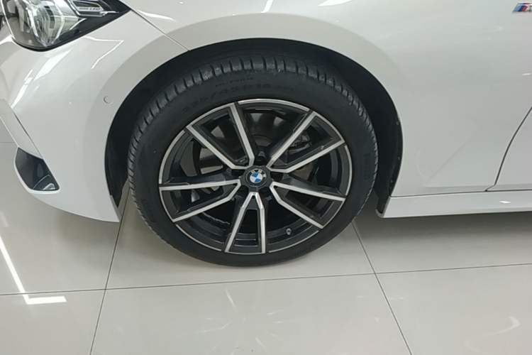 Used BMW 3 Series 2024 325Li M Sport Package Left Front Wheel Hub