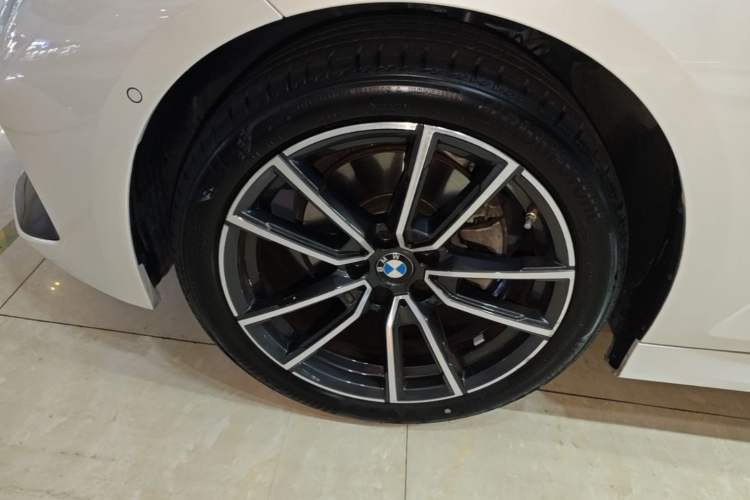 Used BMW 3 Series 2024 325Li M Sport Package Left Front Wheel Hub